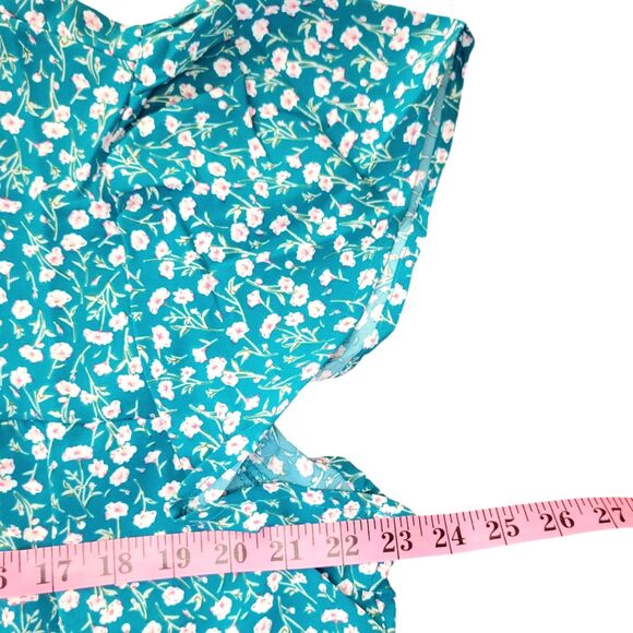 Womens Plus size 1X and 2X Teal/Pink Ditsy Floral Round Neck Short Sleeve Blouse - Picture 11 of 12